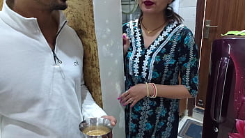 Bade Chucho Wali Padosan Ki Bhabhi Ko Chini Maangne Ke Bahane Chod Daala