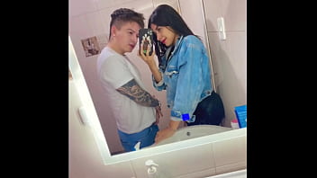 Video Hot De Una Morra De 18 AÑos DÁndole Duro A Su Novio En La Cama