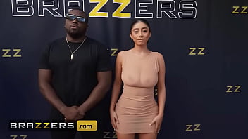 Violet Myers Flaunts Her Tight Little Asshole For The Paparazzi