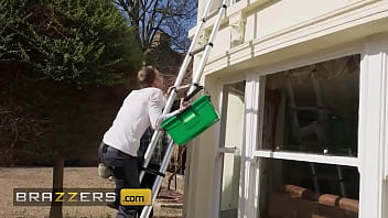 Homeowner Kayla Wild Ditches The Cash Tip For A Double Dicking From The Window Washers