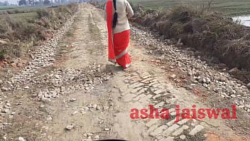 गांव की आंटी को अकेले देखकर पटाया और गाड़ में जमकर चोदा