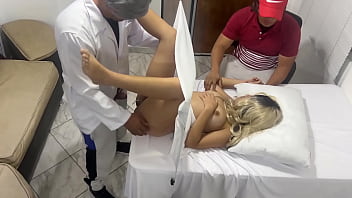 Mi Mujer Se La Está Dando El Ginecólogo En La Consulta Y A Ella Le Encanta Que Yo Mire Cómo Se Corre