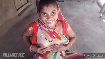 Radha Bhabhi Ki Garmi Bhari Chudai Gaon Ke Khet Mein