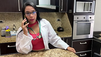 Mi Hijastro Me La Metió Doblada Cuando Fingió Tragarse La Pastilla Para Poder Follarme