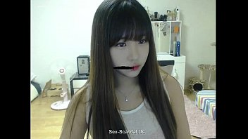 Hot Korean Babe Gets Herself Off On Camera