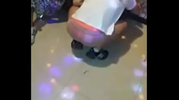 노래방에서 팬티 벗고 흥폭발하는 여자