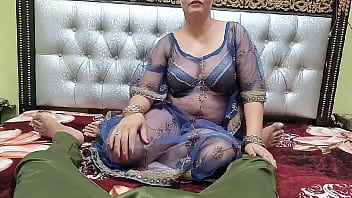 Desi Bhabhi Ne Apne Dever Ka Lund Muh Mein Liya Aur Gaand Chudvayi, Zabardast Blowjob Ka Maza