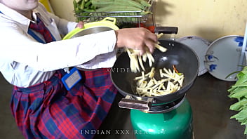 Meri Behen Ko Zor Se Chodne Ka Maza Aaya