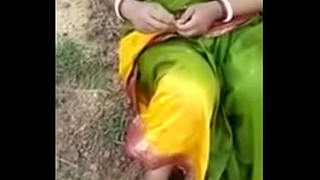 Field Fuck: Horny Country Aunty Gives Blowjob And Gets Pounded By Lover In Open Air Mms
