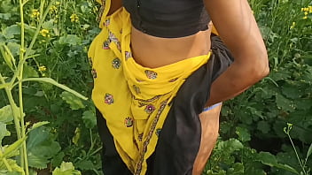 सरसों के खेत में ममता को उसके पति ने मौका देखकर ज़ोरदार चोदा, बाहर की ताज़ा आवाज़