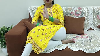 Saali Indian Stepmom Ne Apne Hi Bete Ko Chodwa Kar Apna Yaar Bana Liya, Gandi Gandi Hindi Dirty Talk Ke Saath