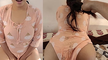 गर्म भारतीय सौतेली बहन ने अपने भाई के साथ चुदाई करने के लिए पति को छोड़ दिया